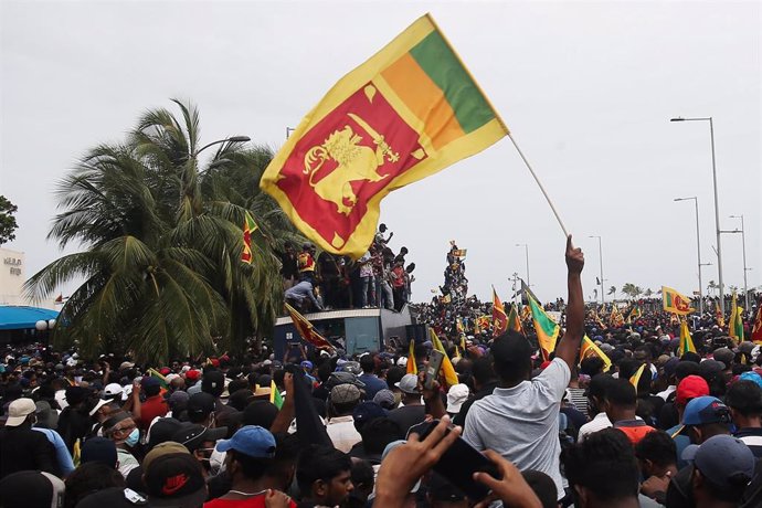 Protestas a las puertas de la residencia oficial del ahora expresidente de Sri Lanka Gotabaya Rajapaksa.