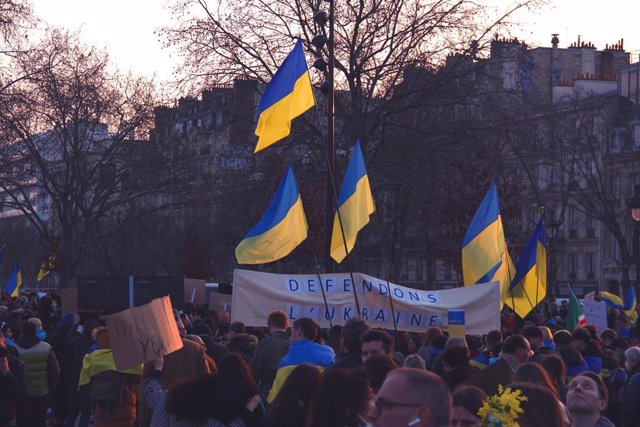 Banderas de Ucrania en una concentración.