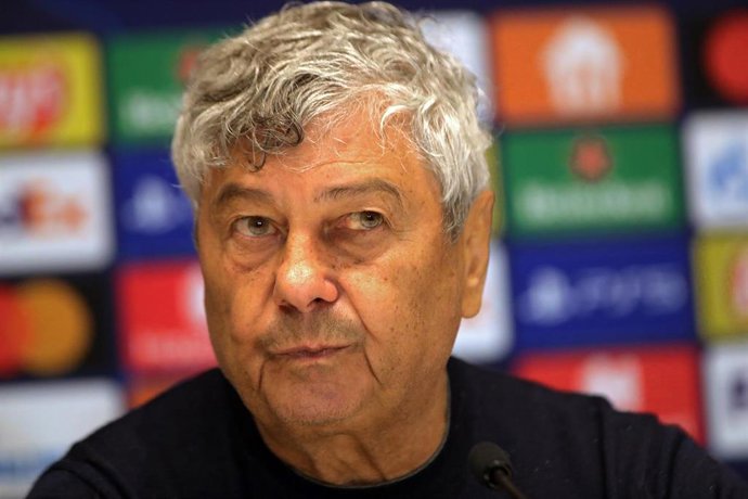 Archivo - El entrenador del Dinamo Kiev, el rumano Mircea Lucescu, en rueda de prensa