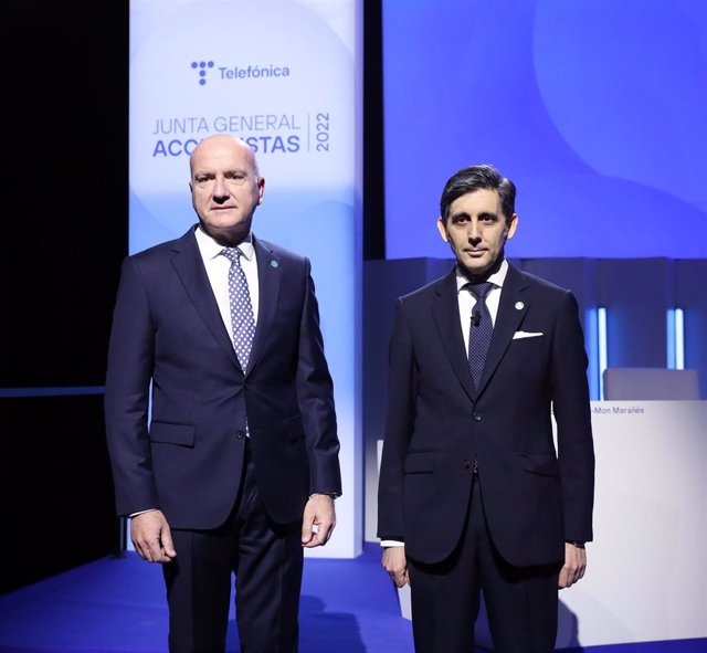 Archivo - (I-D) El consejero delegado de Telefónica, Ángel Vilá Boix, y el presidente de Telefónica, José María Álvarez-Pallete, durante la Junta General de Accionistas de Telefónica S.A., en el Edificio Central del Distrito Telefónica