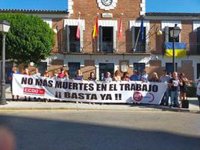 CCOO y UGT se concentran para denunciar el elevado número de accidentes laborales por golpes de calor