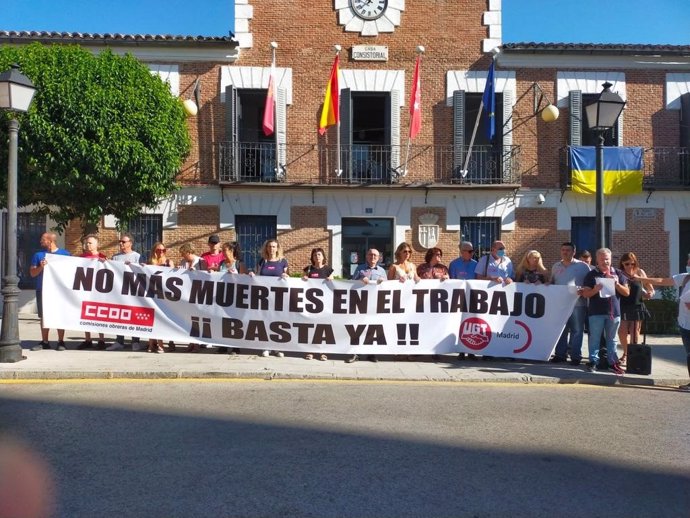 Concentración en Paracuellos de Jarama para recordar al trabajador fallecido por golpe de calor la semana pasada