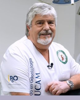 El doctor Fernando Autrán Mateu, profesor de Postgrado en Odontología UCAM y premio Dentista del Año 2021