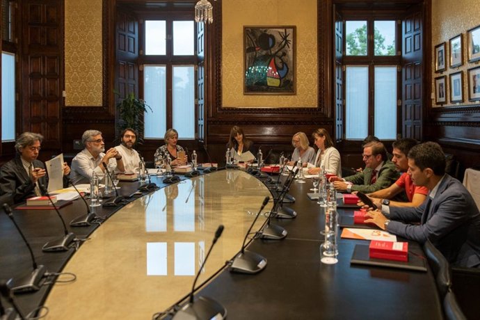 Reunió de la Mesa ampliada al Parlament