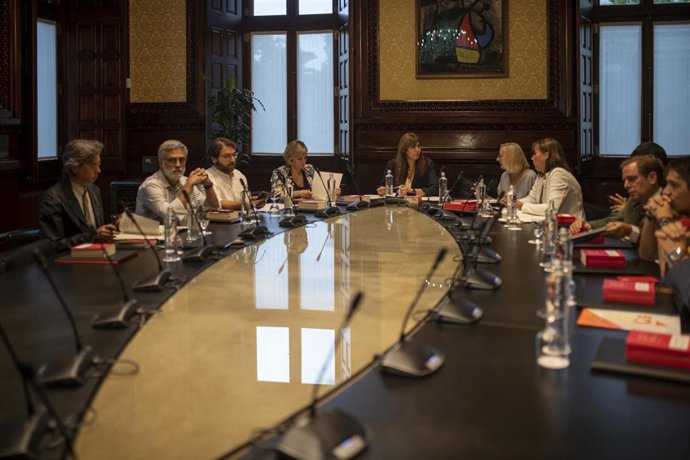Vista general de una reunión de la Mesa del Parlament sobre las licencias de edad, en el Parlament, a 28 de julio de 2022, en Barcelona, Cataluña (España). La Mesa del Parlament ha dado por cerrada la negociación sobre el régimen sustitutorio de las li