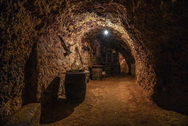 Casa o bodega familiar en el subsuelo de Laguardia