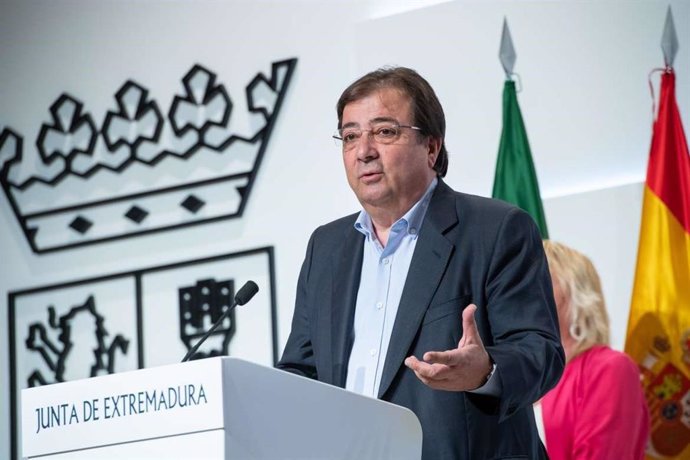 El presidente de la Junta de Extremadura, Guillermo Fernández Vara, en rueda de prensa.