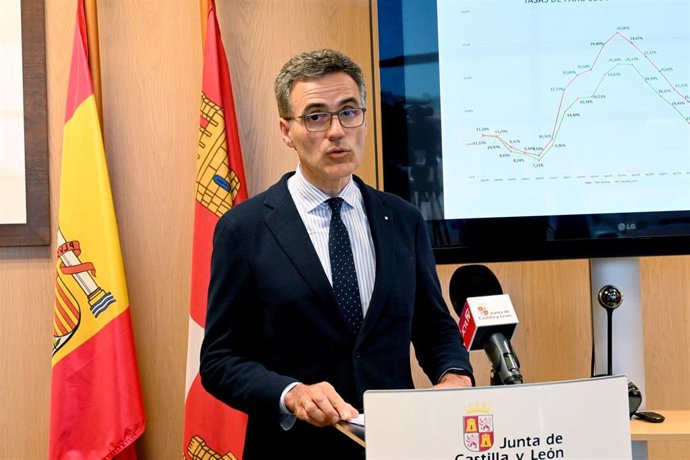 El viceconsejero de Dinamización Industrial y Laboral y Gerente del Servicio Público de Empleo analiza los datos de la EPA