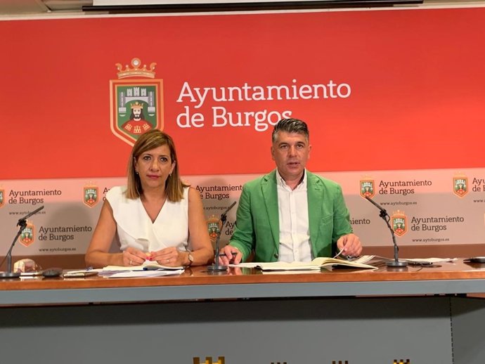 Los portavoces del equipo de Gobierno local Nuria Barrio y Vicente Marañón