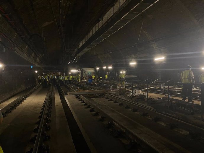 Obras en el túnel de la L5 del Metro de Barcelona.