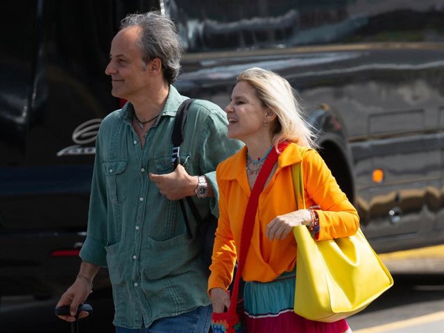 Eugenia Martínez de Irujo y Narcís Rebollo, a su llegada a Ibiza