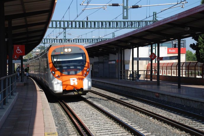 Archivo - Un tren de Rodalies