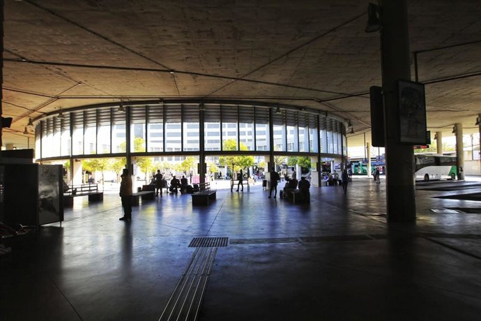 Interior de la estación de autobuses Puerta del Antlántico de Huelva.