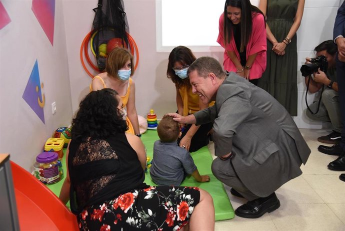 El presidente regional, Emiliano García-Page, en el acto de inauguración del servicio de Atención Temprana en Villarrubia de los Ojos (Ciudad Real).