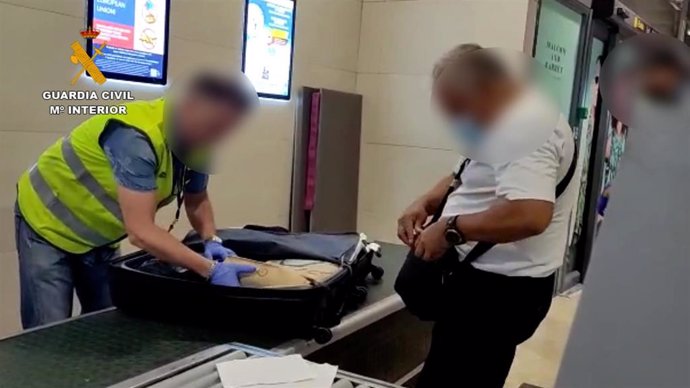 La Guardia Civil interviene más de 12 kilogramos de cocaína en el Aeropuerto de Valencia