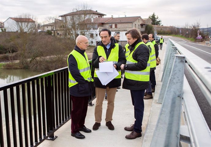 Archivo - Visita del consejero Ciriza a una de las actuaciones de mejora realizadas en la Red de Carreteras de Navarra.