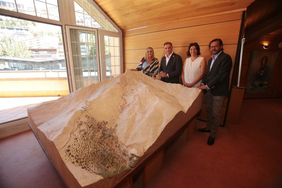 Visita de Marifrán Carazo a las instalaciones de Cetursa Sierra Nevada.