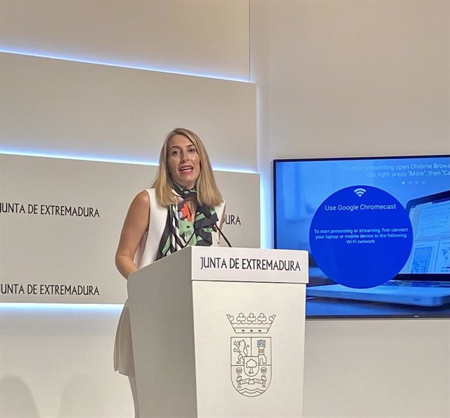 La presidenta del PP de Extremadura, María Guardiola, comparece tras reunirse con el presidente de la Junta, Guillermo Fernández Vara