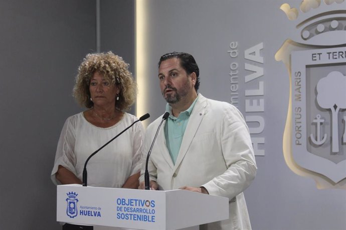 Los concejales populares del Ayuntamiento de Huelva en rueda de prensa.