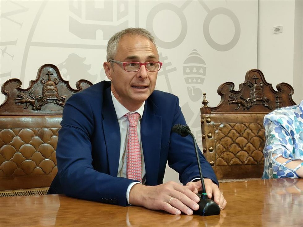El rector de la USAL, Ricardo Rivero, este jueves en la institución académica.