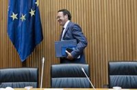 Álvaro García se defiende de las críticas de PP, Vox y Cs, que le afean ser "un clon" de Delgado y su "afinidad" al PSOE