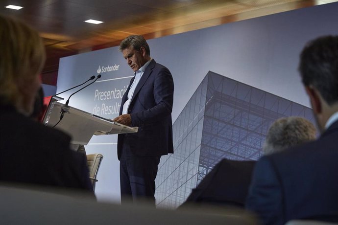 El consejero delegado del Banco Santander, José Antonio Álvarez Álvarez, durante la presentación de los resultados del primer semestre de 2022 del Banco Santander, a 28 de julio de 2022, en Boadilla del Monte, Madrid (España).