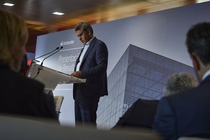 El consejero delegado del Banco Santander, José Antonio Álvarez Álvarez, durante la presentación de los resultados del primer semestre de 2022 del Banco Santander, a 28 de julio de 2022, en Boadilla del Monte, Madrid (España).