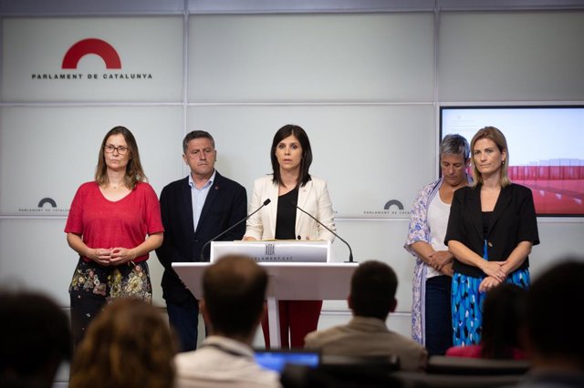 La portaveu Marta Vilalta compareix amb diputats d'ERC en la roda de premsa.