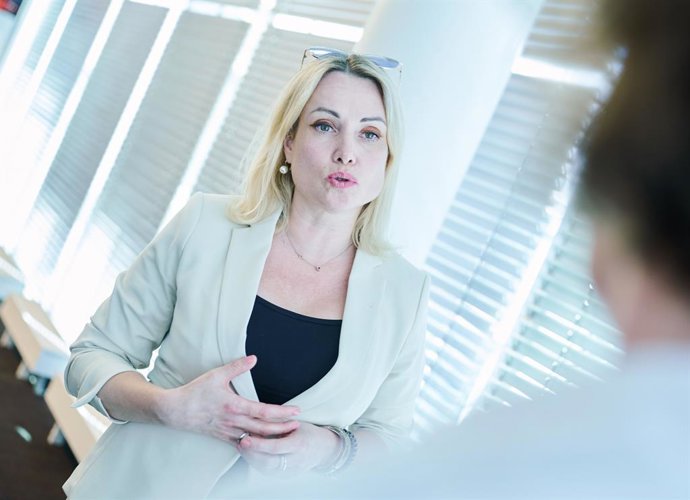 Archivo - FILED - 21 June 2022, Berlin: Russian journalist Marina Owsjannikowa, who became famous through her war protest on Russian television, attend an interview with dpa. Owsjannikowa was handed another fine by a Moscow court on Thursday for defilin