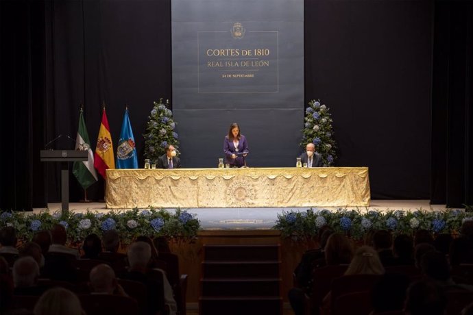 Patricia Cavada en el acto del Premio Cortes de la Real isla de León.