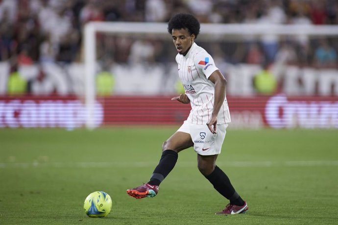 Archivo - Jules Kounde of Sevilla FC in action during the spanish league, La Liga Santander, football match played between Sevilla FC and RCD Mallorca at Ramon Sanchez-Pizjuan stadium on May 11, 2022, in Sevilla, Spain.