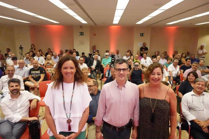 El ministro de la Presidencia, Relaciones con las Cortes y Memoria Democrática, Félix Bolaños, la presidenta del Govern, Francina Armengol, y la presidenta del Consell de Mallorca, Catalina Cladera.