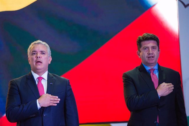 El presidente de Colombia, Iván Duque, junto a su ministro de Defensa, Diego Molano