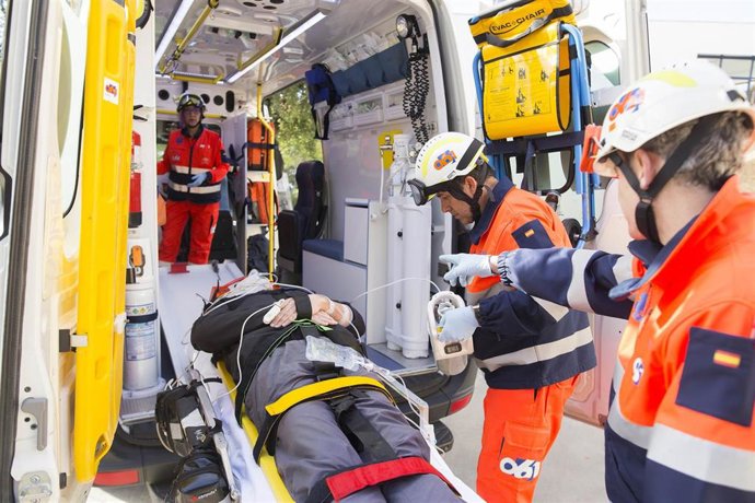 Archivo - Un equipo de EPES 061 durante una asistencia