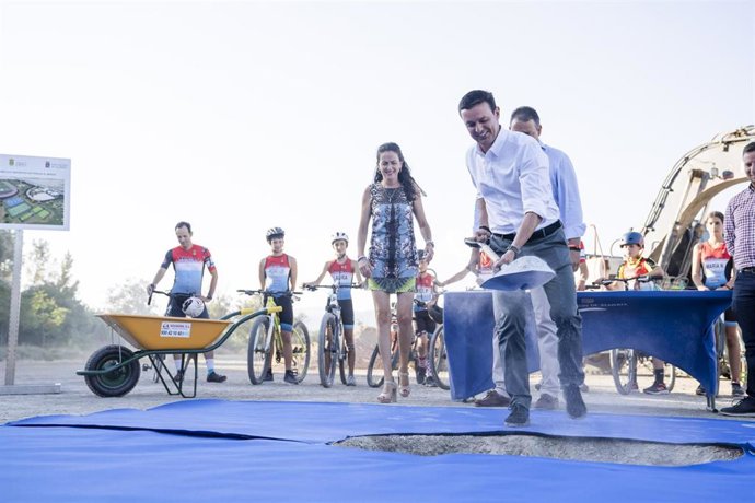 Primera piedra de la Ciudad Deportiva de Tíjola (Almería)