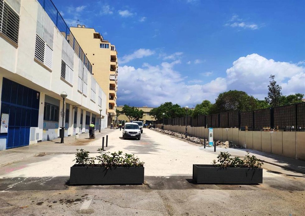 Obras en la calle Germans Garcia Peñaranda para que sea de plataforma única.