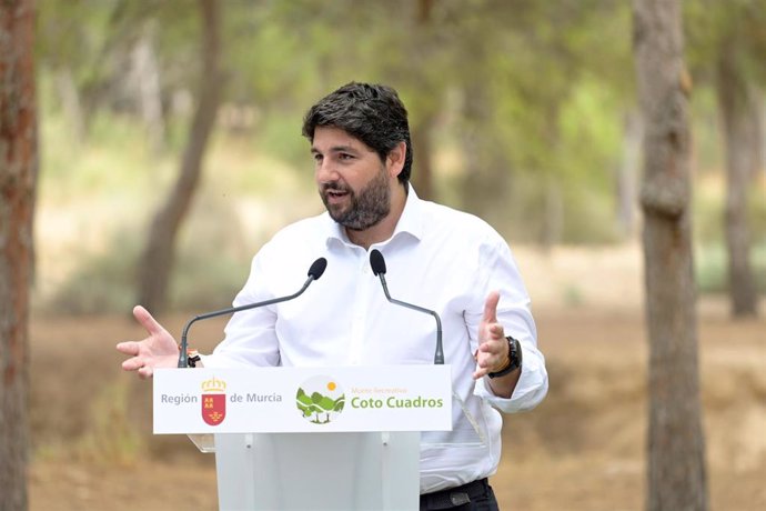 El jefe del Ejecutivo regional, Fernando López Miras, presenta el proyecto 'Monte recreativo Coto Cuadros'