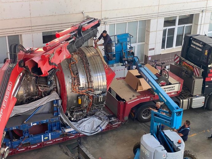 Donación de un motor A380 de Rolls-Royce a la Universidad de Sevilla