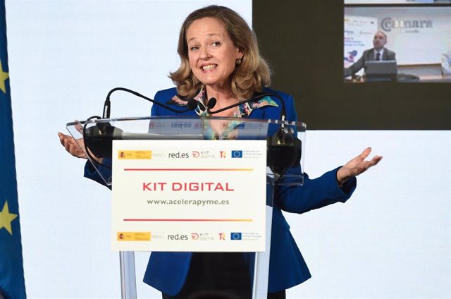 Archivo - La vicepresidenta primera y ministra de Asuntos Económicos, Nadia Calviño, interviene en la presentación del Kit Digital, en Ifema Madrid, a 24 de noviembre de 2021, en Madrid (España).