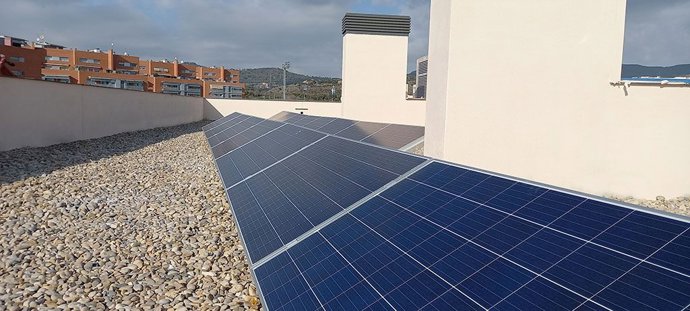 Placas solares en la promoción de Edifici Gregal.