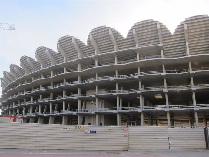 Archivo - Imagen del nuevo estadio del Valencia en la avenida Cortes Valencianas 