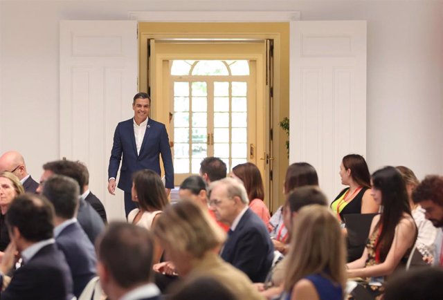 El presidente del Gobierno, Pedro Sánchez, a su llegada para presentar el primer informe de rendición de cuentas 2022 del Gobierno de España, en el Complejo de La Moncloa, a 29 de julio de 2022, en Madrid (España). 