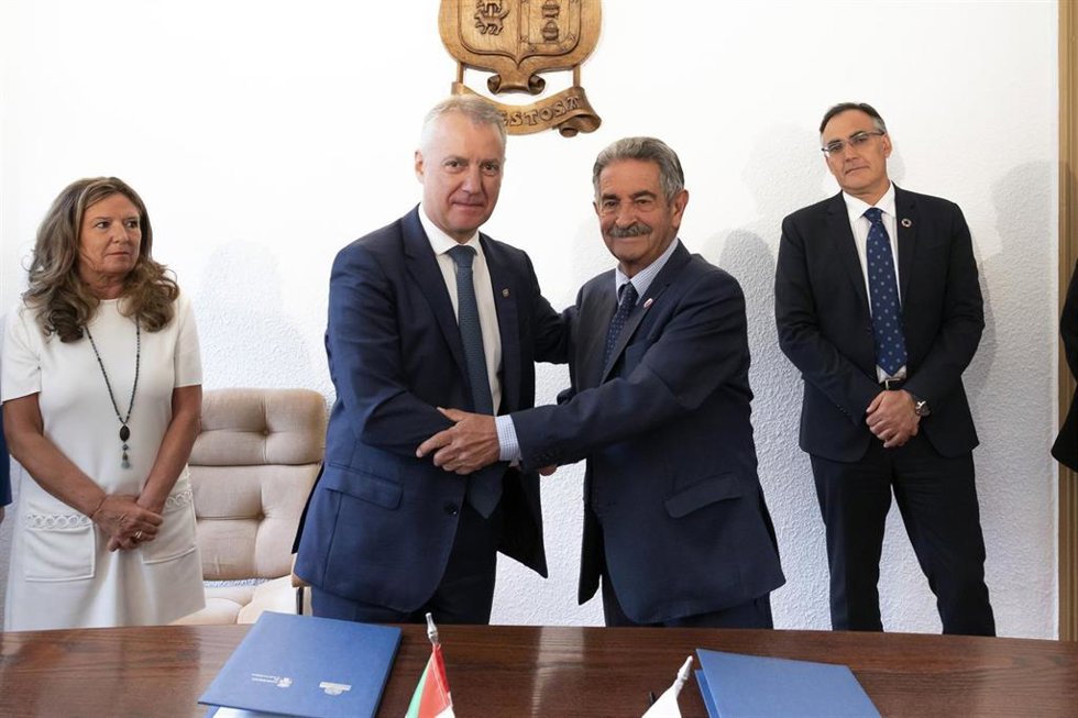 País Vasco y Cantabria firman un convenio que mejora la asistencia sanitaria de residentes en zonas limítrofes