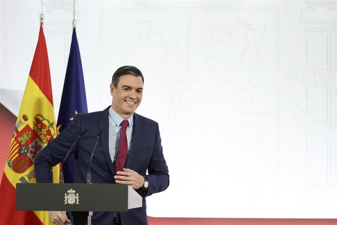 Archivo - El presidente del Gobierno, Pedro Sánchez, presenta el informe de rendición de cuentas del Gobierno de España correspondiente a 2021, Cumpliendo, en La Moncloa, a 29 de diciembre de 2021, en Madrid, (España). Con este documento se pone a dis