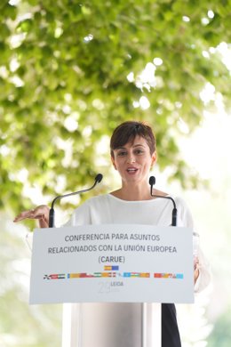La ministra de Política Territorial y Portavoz del Gobierno, Isabel Rodríguez, comparece después de la reunión de la Conferencia para Asuntos Relacionados con la UE (CARUE), en el Palacio de Artaza de Leioa, a 29 de julio de 2022, en Leioa.