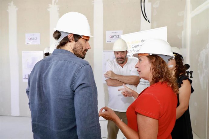 La presidenta del Govern, Francina Armengol, visita el nuevo IES del Centro de Tecnificación Deportiva de Baleares.
