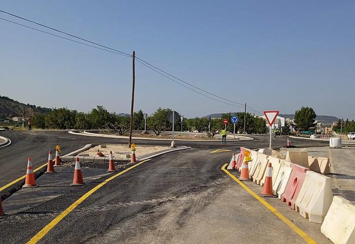 Archivo - Obres en una carretera