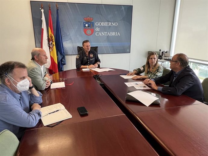 El Consejero De Medio Ambiente, Guillermo Blanco, Se Reúne Con La Asociación Española Del Reciclaje.