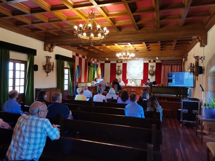 Archivo - Imagen de archivo del Pleno del Ayuntamiento de Camargo en que se votó en contra de la adjudicación del contrato de basuras