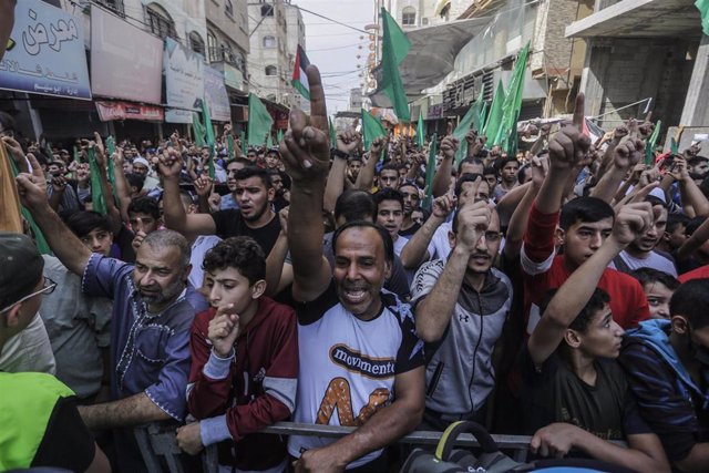 Archivo - Manifestación en Gaza en apoyo de presos palestinos en huelga de hambre
